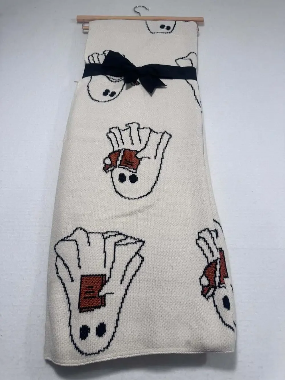 Goblin & Ghoul Ghosts Reading Books Throw Blanket NWT 50x70 Halloween Viral